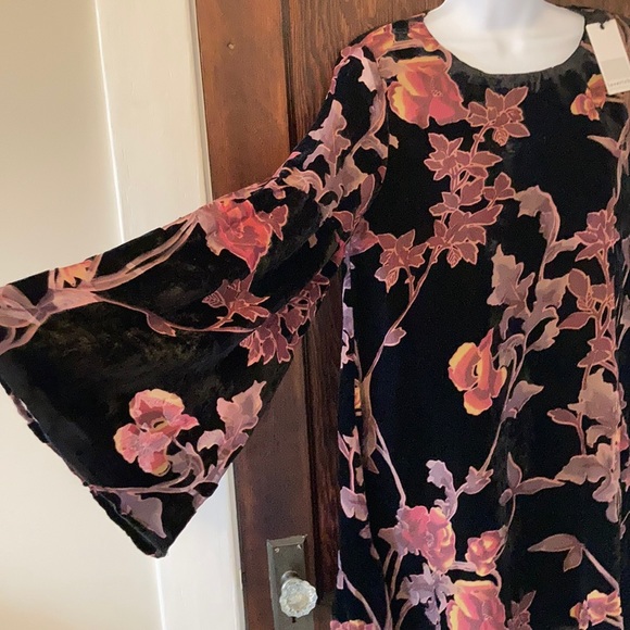 Velvet Floral Bell Sleeve Dress - Picture 3 of 4